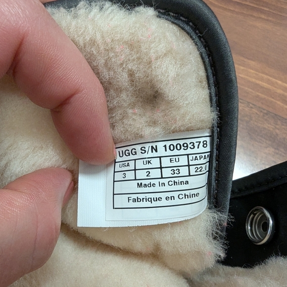 UGG Girls Boots - Picture 6 of 11